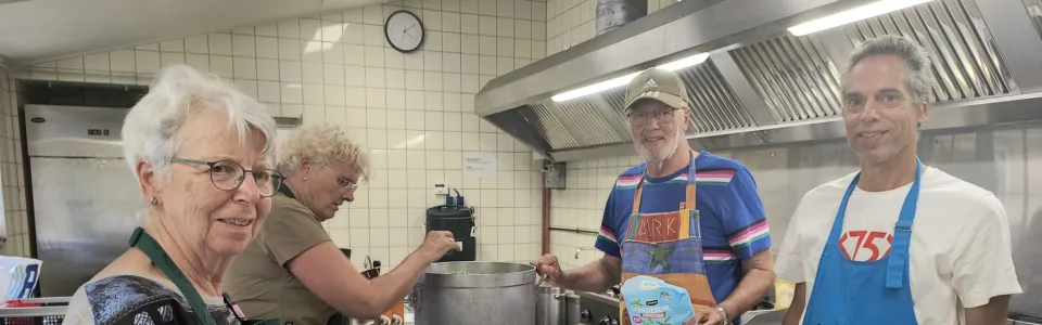 Keukenteam aan het werk in de keuken